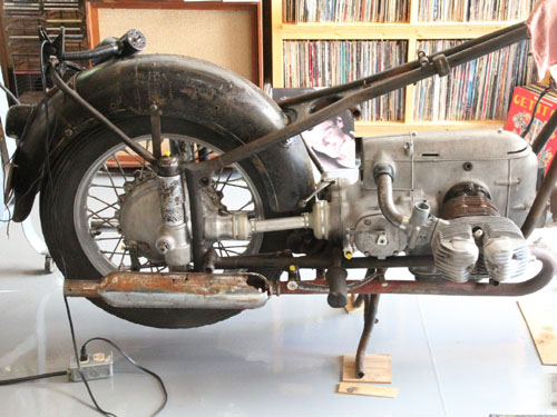 The right side of the Zundapp KS601 startig to look pretty good.